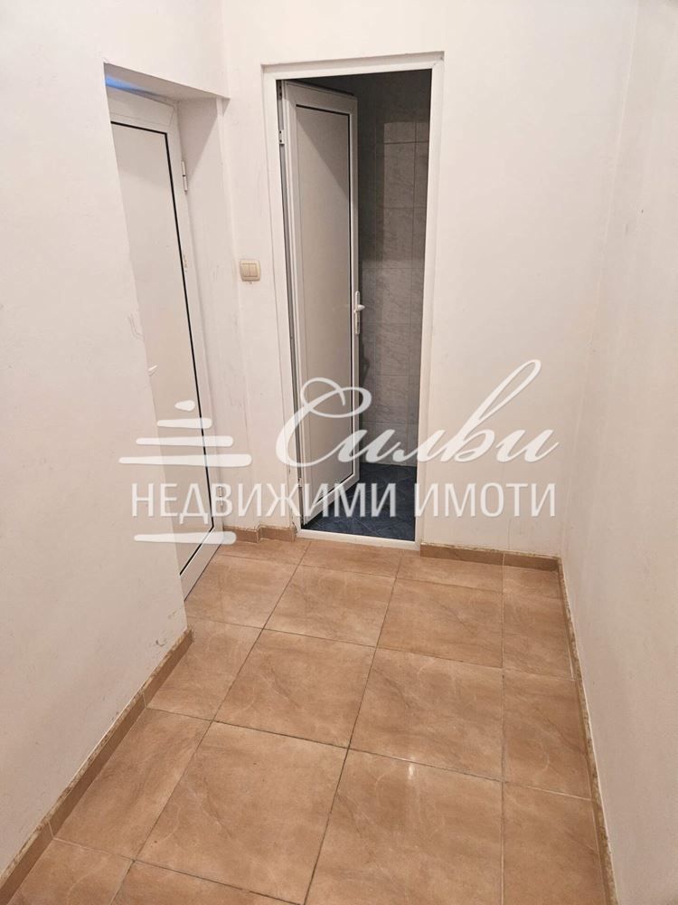 Дава се под наем Офис в Шумен, Център - 45 кв.м за 239.7 € - Снимка #2