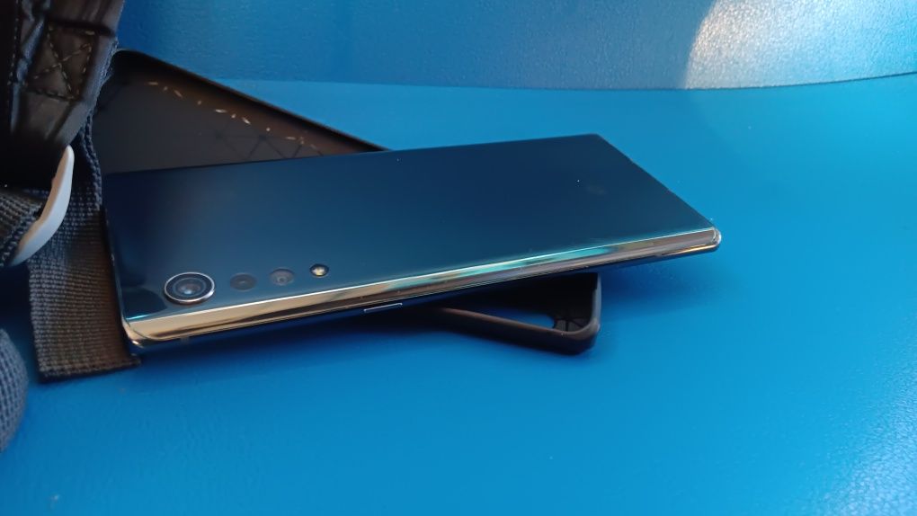 LG VELVET G9-почти неразличими от нов.