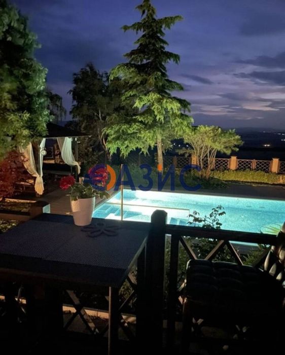 Луксозна вила с панорамна гледка В С. Аврен, област Варна, 196 кв. м,