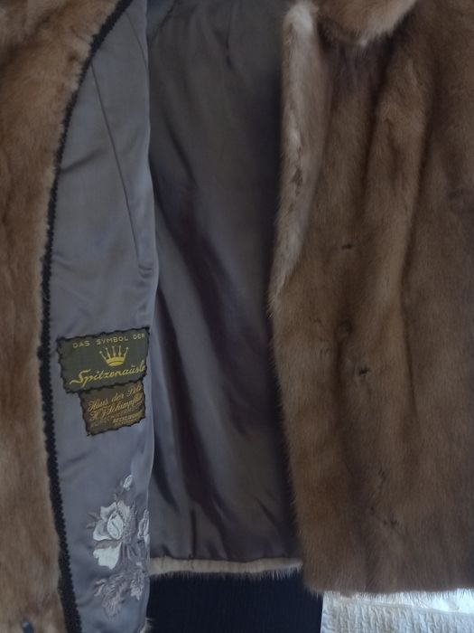 Haina blana de nurca