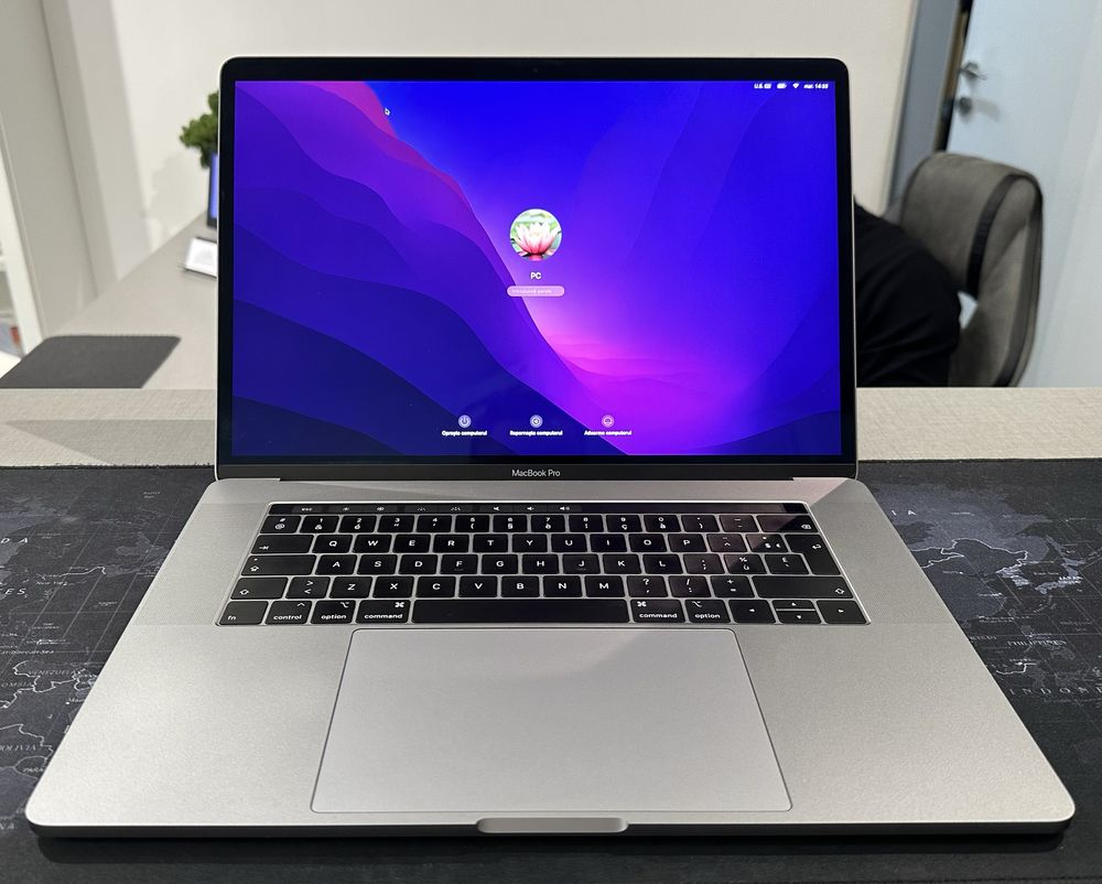 Macbook Pro Touchbar i9 32GB Ram Radeon Pro 560x 4GB