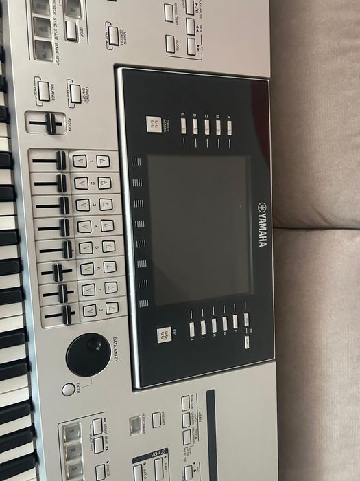 Orga yamaha tyros 4