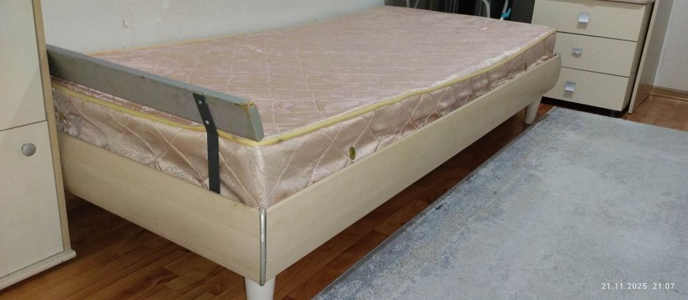 Продам односпальную кровать