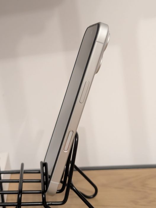 iPhone 16 White, 256 GB, 70 cicluri de încărcare