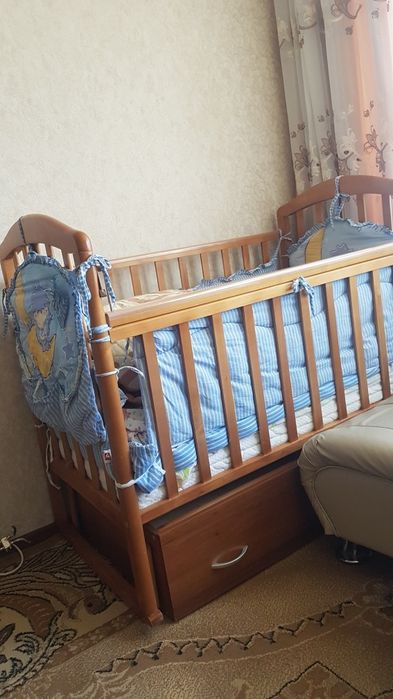 Детская кровать маятник