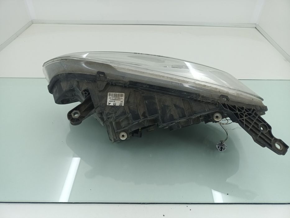 Dezmembrez Far dreapta de pe Fiat DOBLO 2015-2018