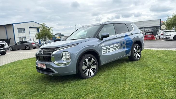 Mitsubishi Outlander Outlander PHEV 2.4L 4WD AT Instyle