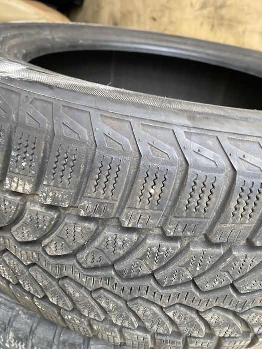 Два броя зимни гуми по 30лв. Бр.225/55/18