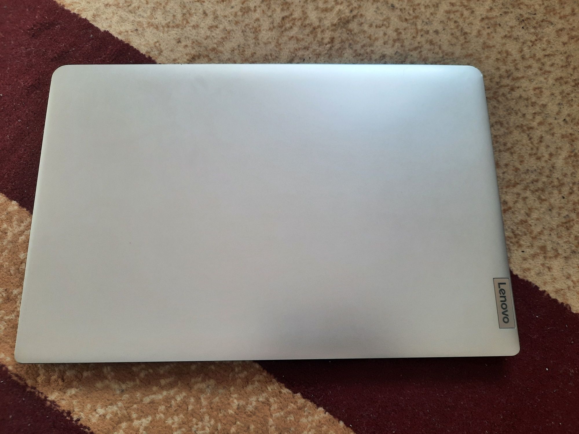 Lenovo Noutbuk sotiladi