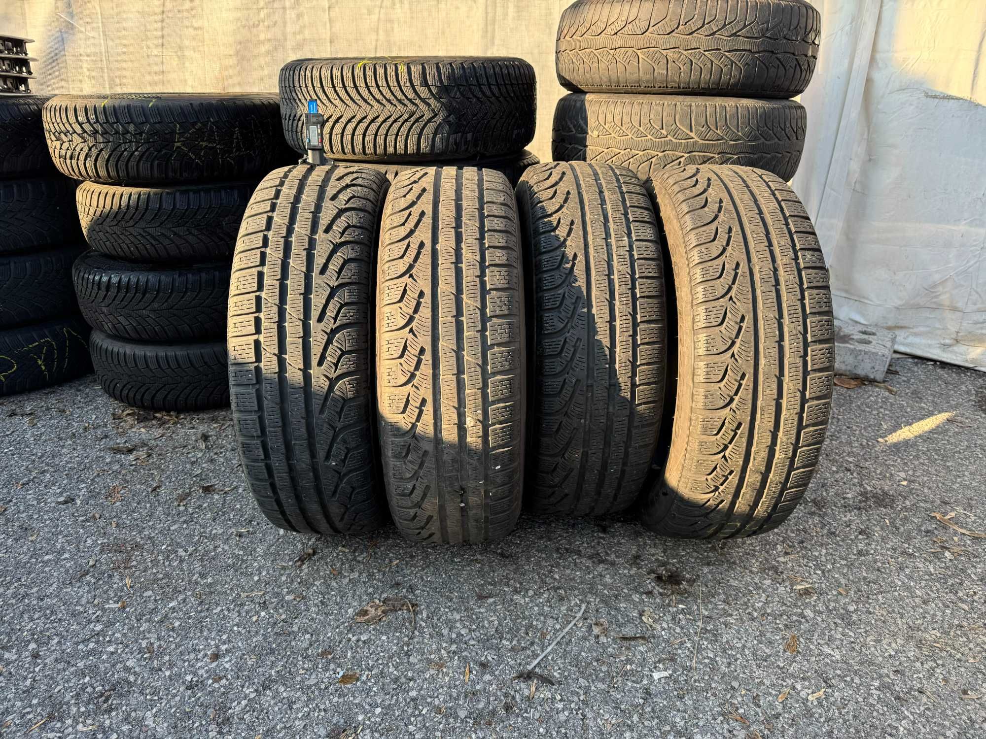 зимни Гуми PIRELLI 215/60/17 с ДОТ 25/2019