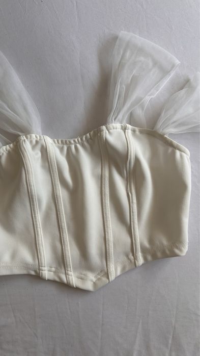 Белый топик с милыми рукавами