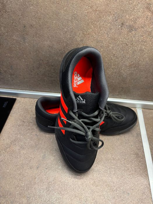 Adidas маратонки- чисто нови