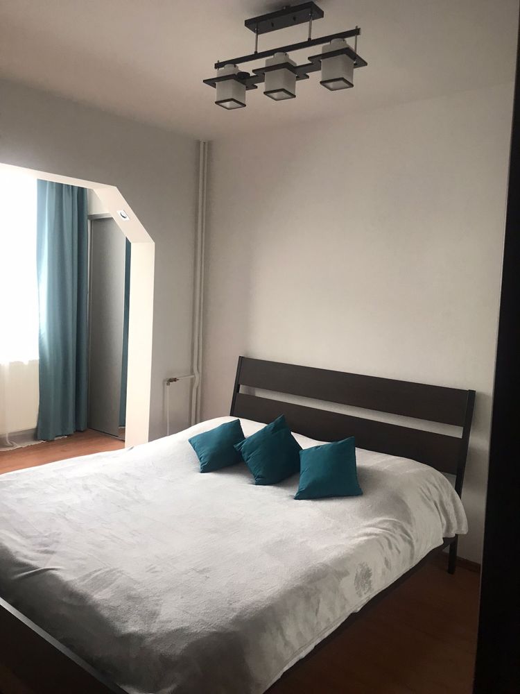 Inchiriez apartament 2 camere Rogerius+loc de parcare