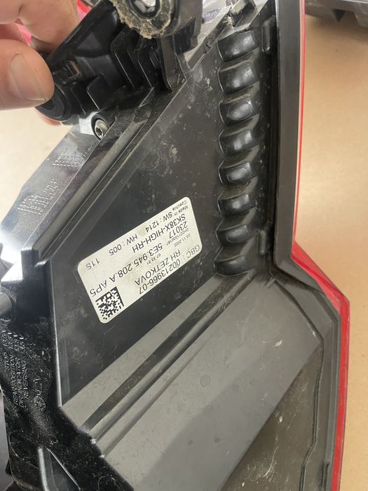 Продавам комплект задни стопове Škoda Octavia IV (5E3 серия)