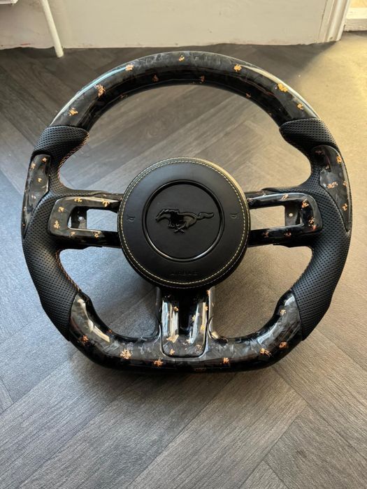 Volan Ford Mustang 2015-2023 Custom Carbon Forjat cu foita de aur