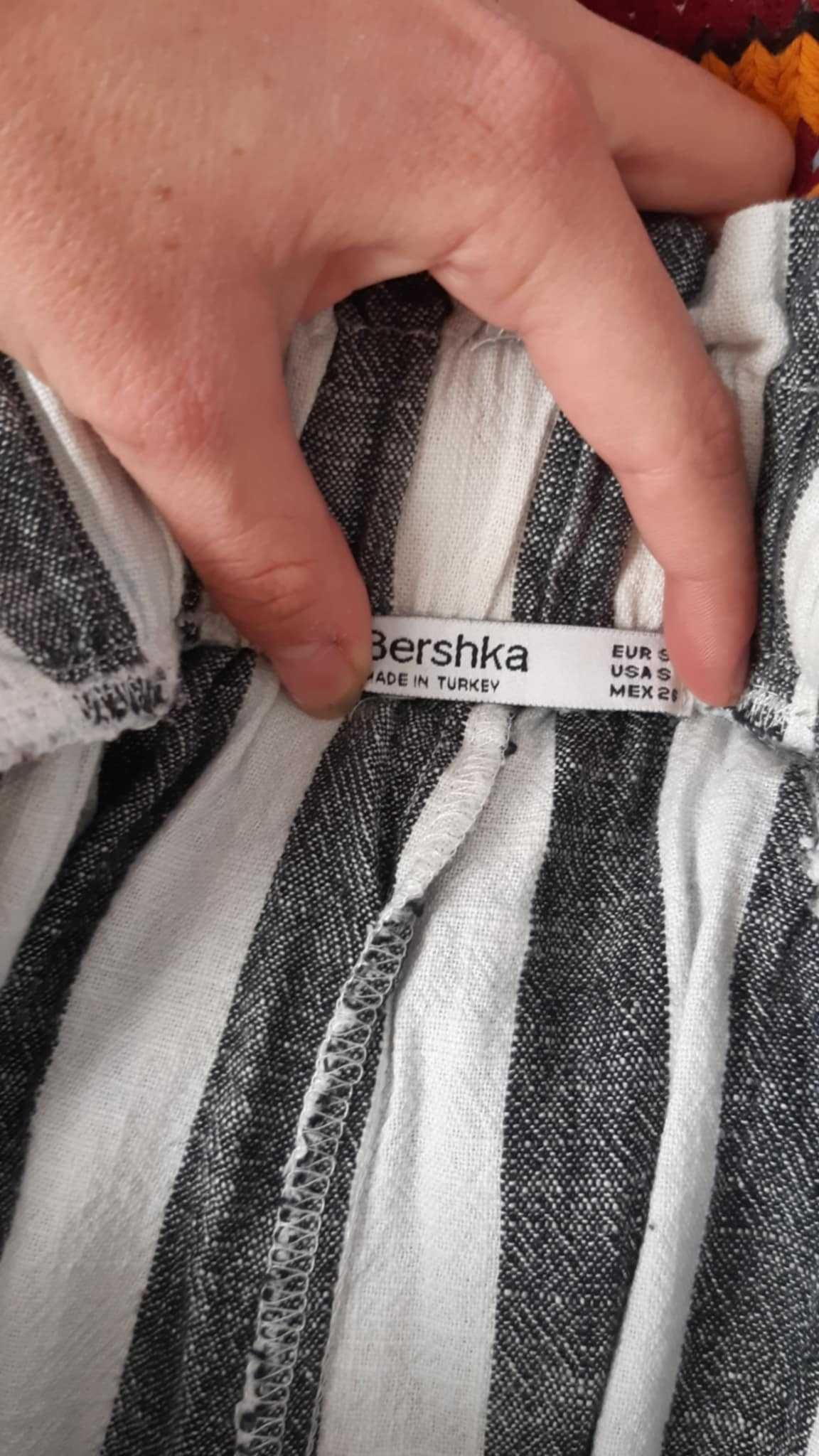 Блуза с 3D надпис; екип Philipp Plein; летни панталонkи Bershka