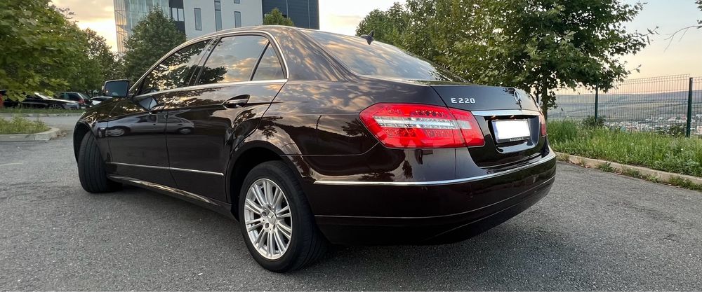 Mercedes E-Klass 2.2 | Cuprite Brown | Elegance |