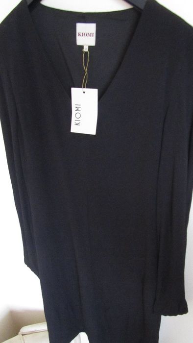 Продавам нова с етикет , стилна ,елегантна ,маркова рокля