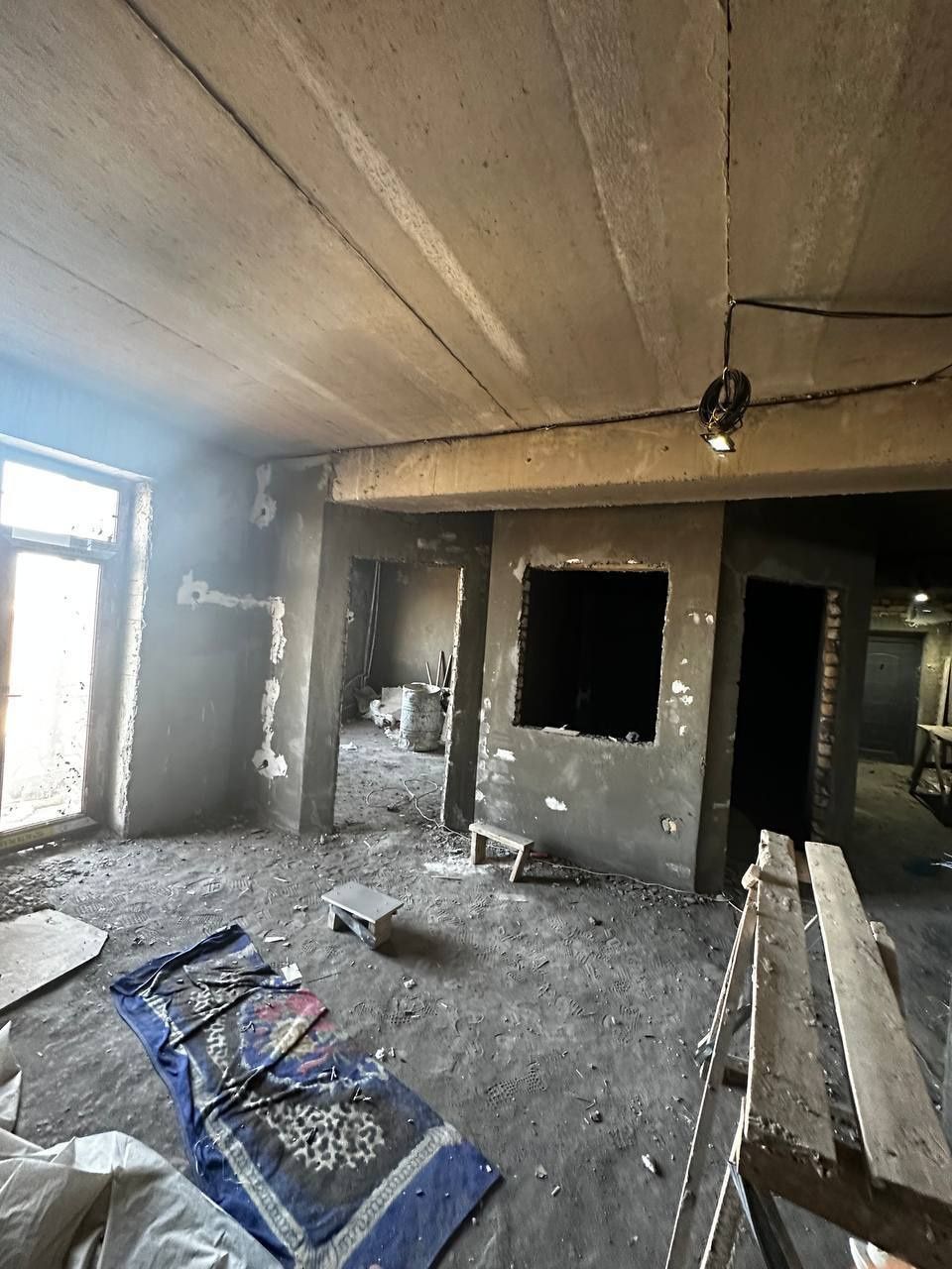 Срочно прадайутса квартера баврум каробка