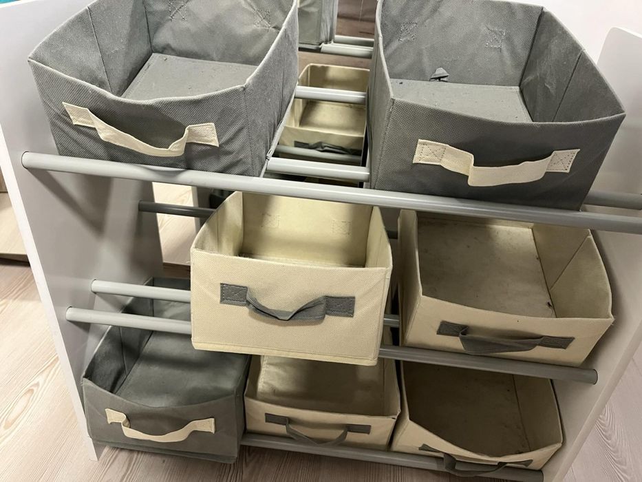 Детска етажерка за играчки в отлично състояние