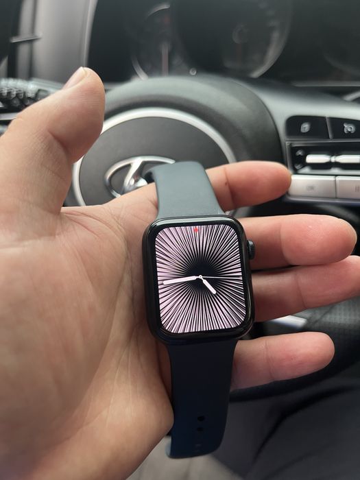 Apple Watch SE 2  44mm 2024 в идеальном состоянии