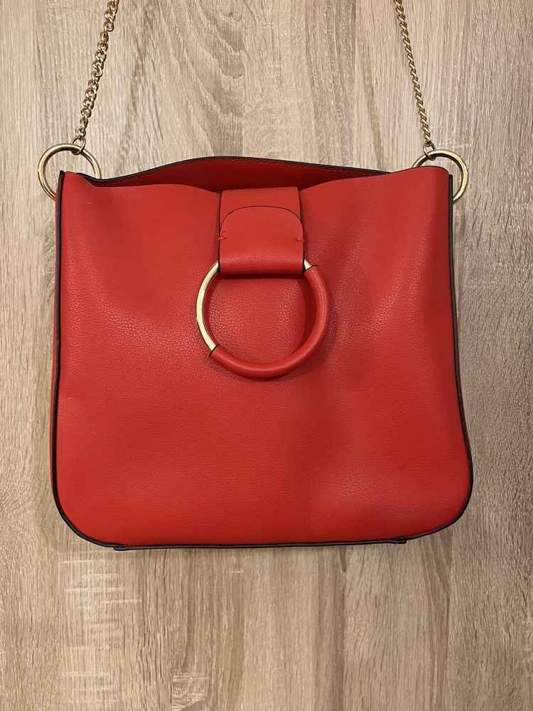 Червена дамска чанта Zara без надписи