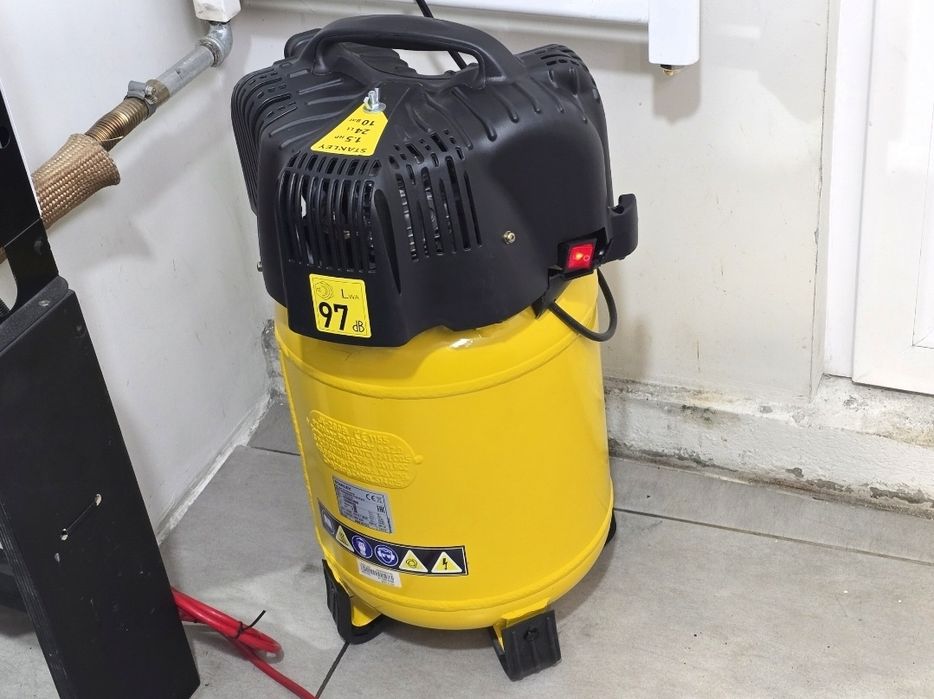 Compresor aer STANLEY D200/10 24v, vertical ,24L, 1,5 cp, 10 bar