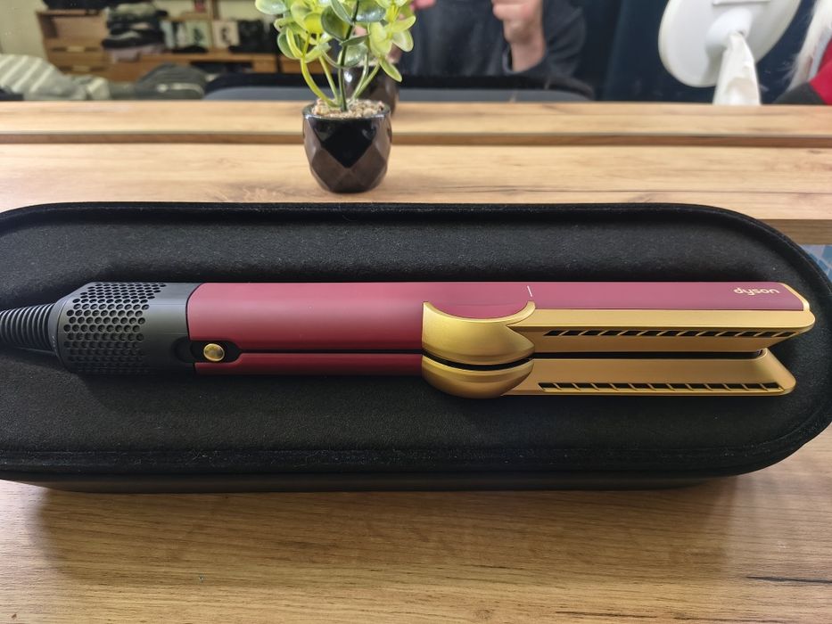 Преса за коса Dyson AirStrait