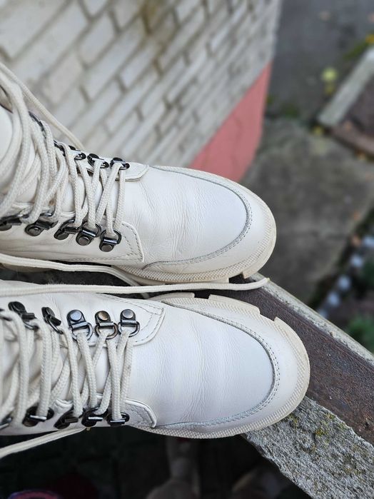 Продавам кожени обувки в добро състояние