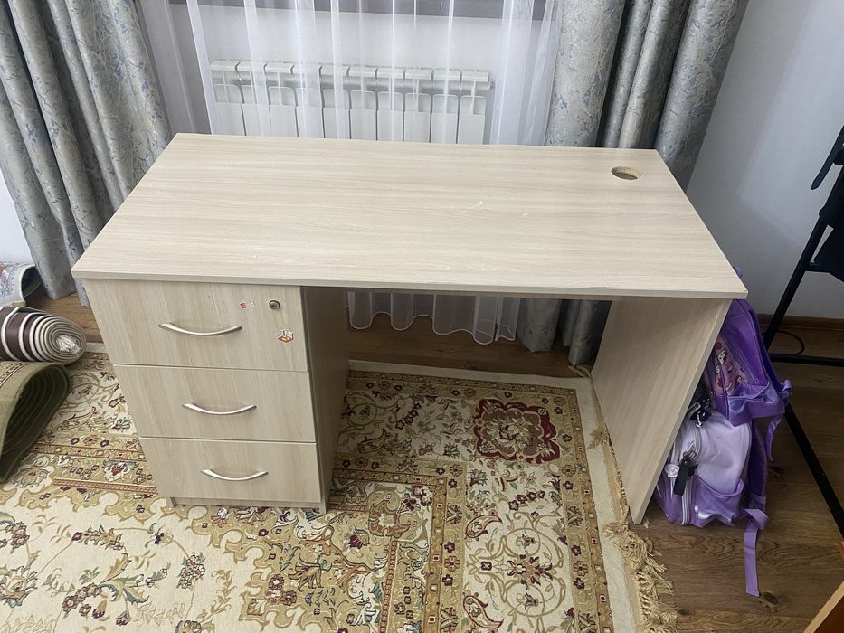 Письменный стол   .