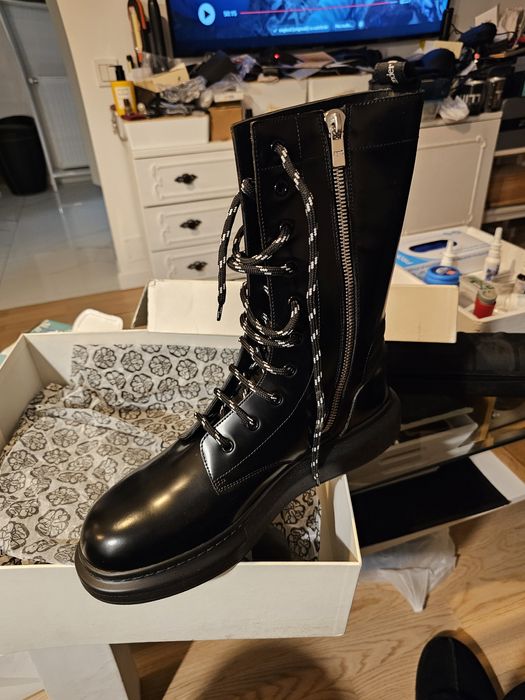 Ghete noi, înalte si originale Alexander McQueen marimea 43