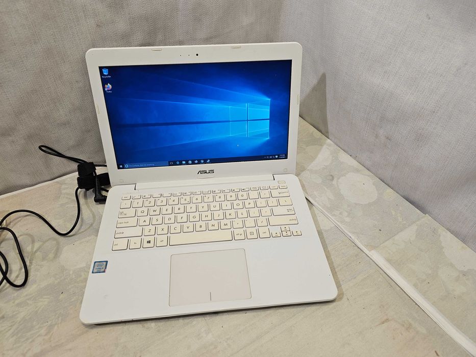 Laptop "13,3 Asus X302U i3-6100U SSD240