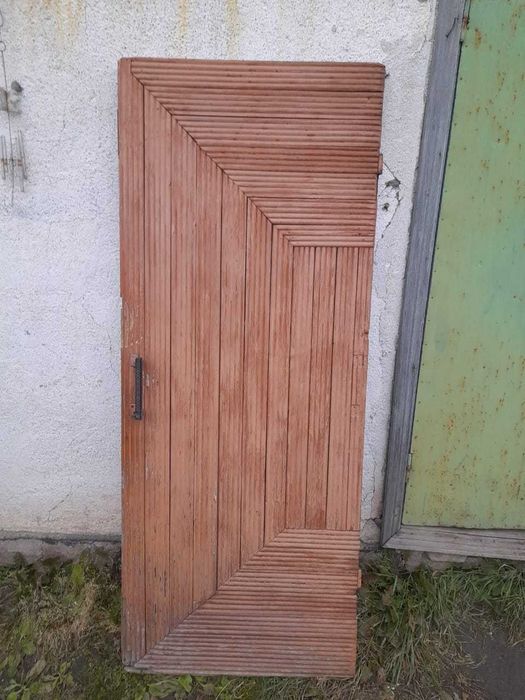 Продам   дверь   дерево . размер  197 х 78 .  7  тыс.