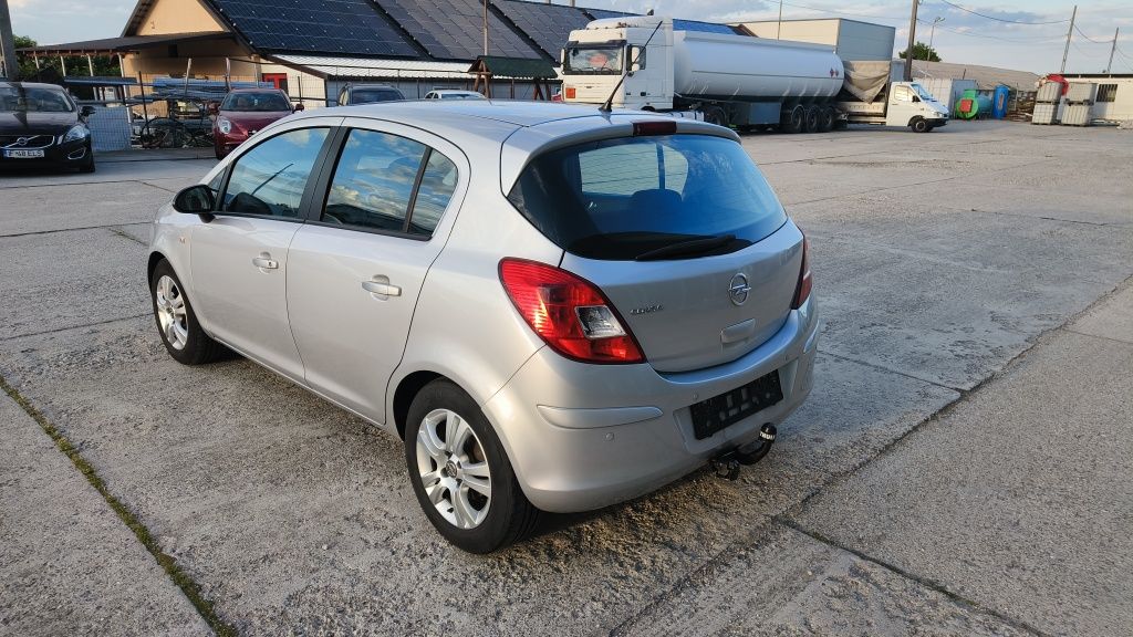 Opel corsa D facelift 2012 1.2 benzină