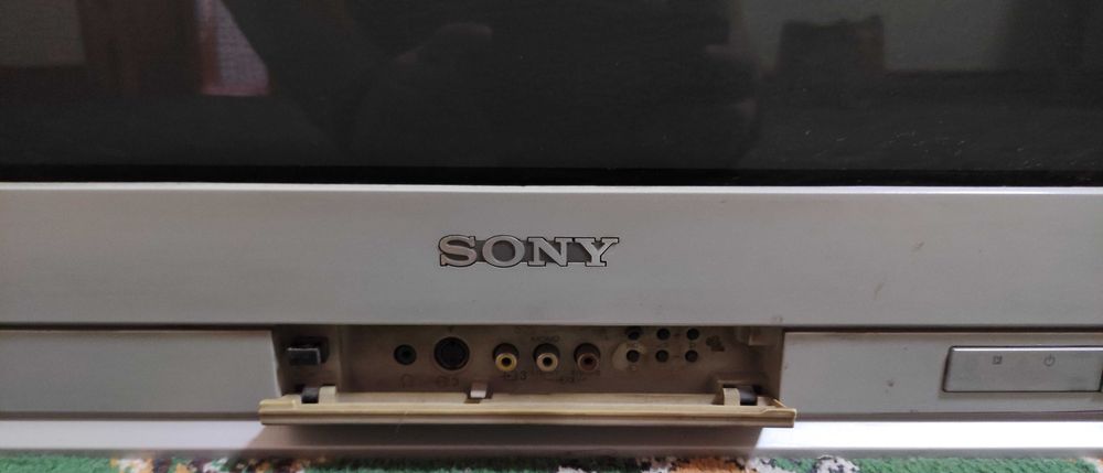 Телевизор Sony Trinitron + Телевизор Sony Bravia 3D (на запчасти)