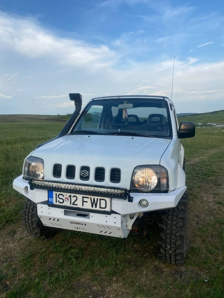 Vând suzuki jimny
