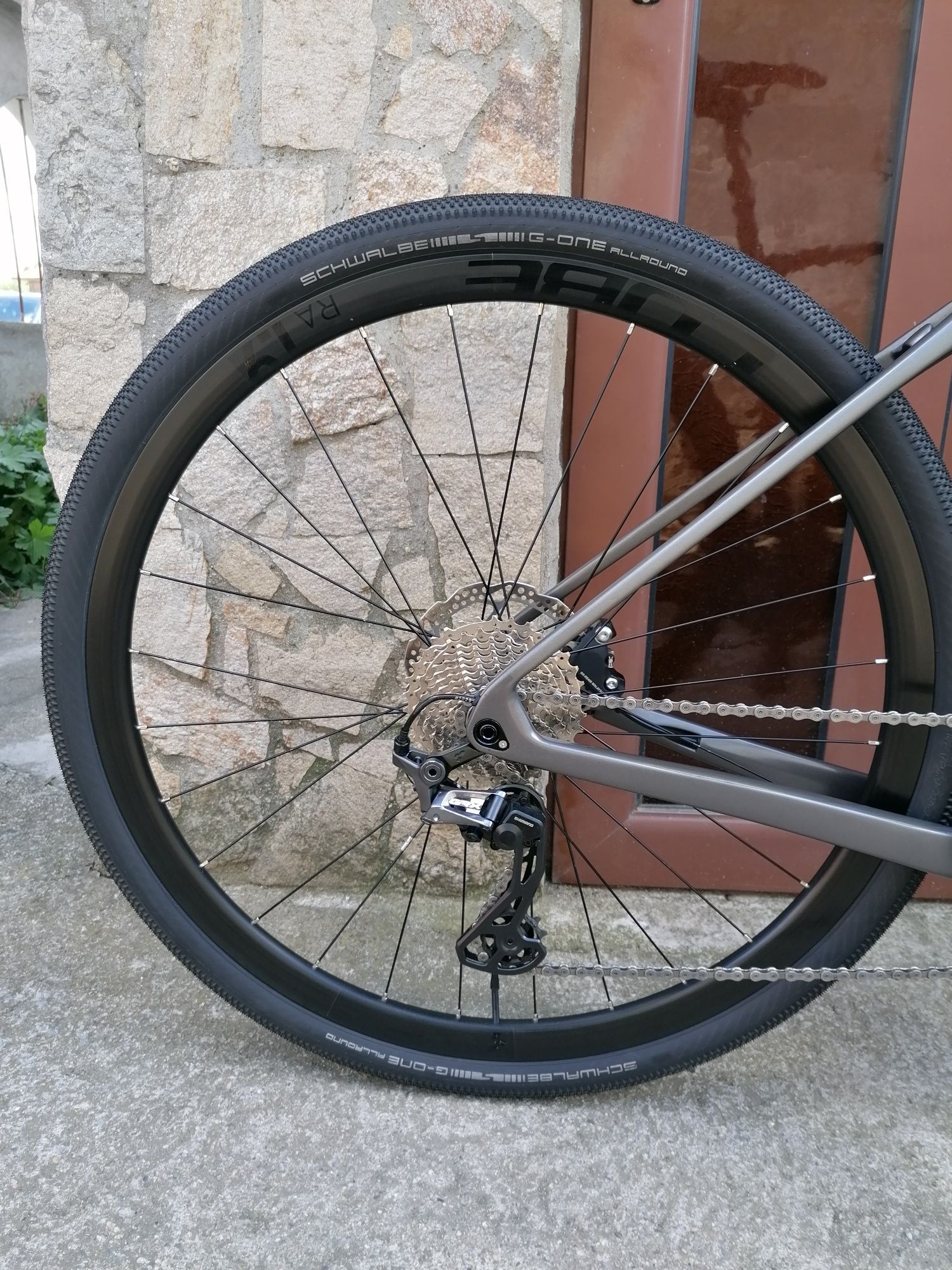 CUBE Карбон Гравел-Хибрид 28 цола, Shimano GRX 2 * 11,Хидравлика