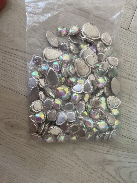 Продам бисеры,камушки