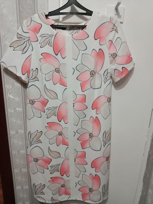 Продам платье недорого.