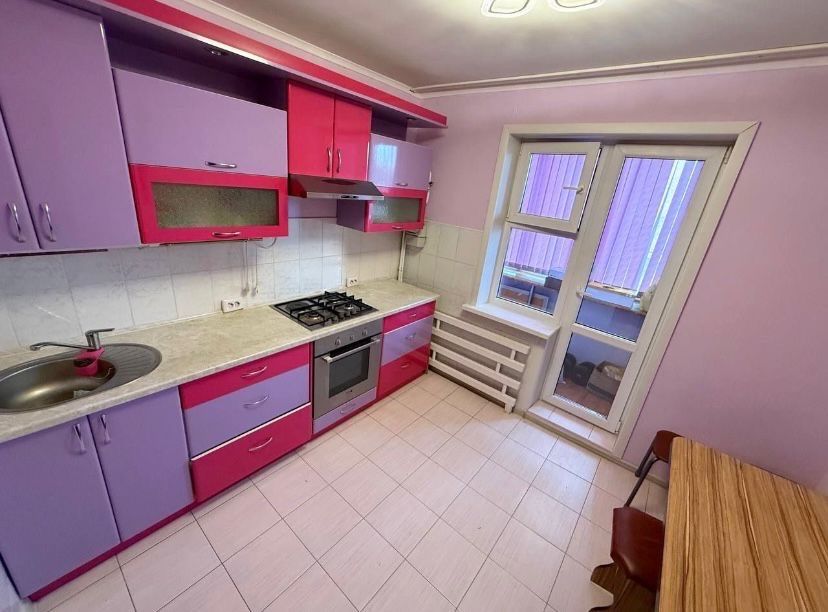 Продается просторная 3х комнатная квартира в районе 8-й школы