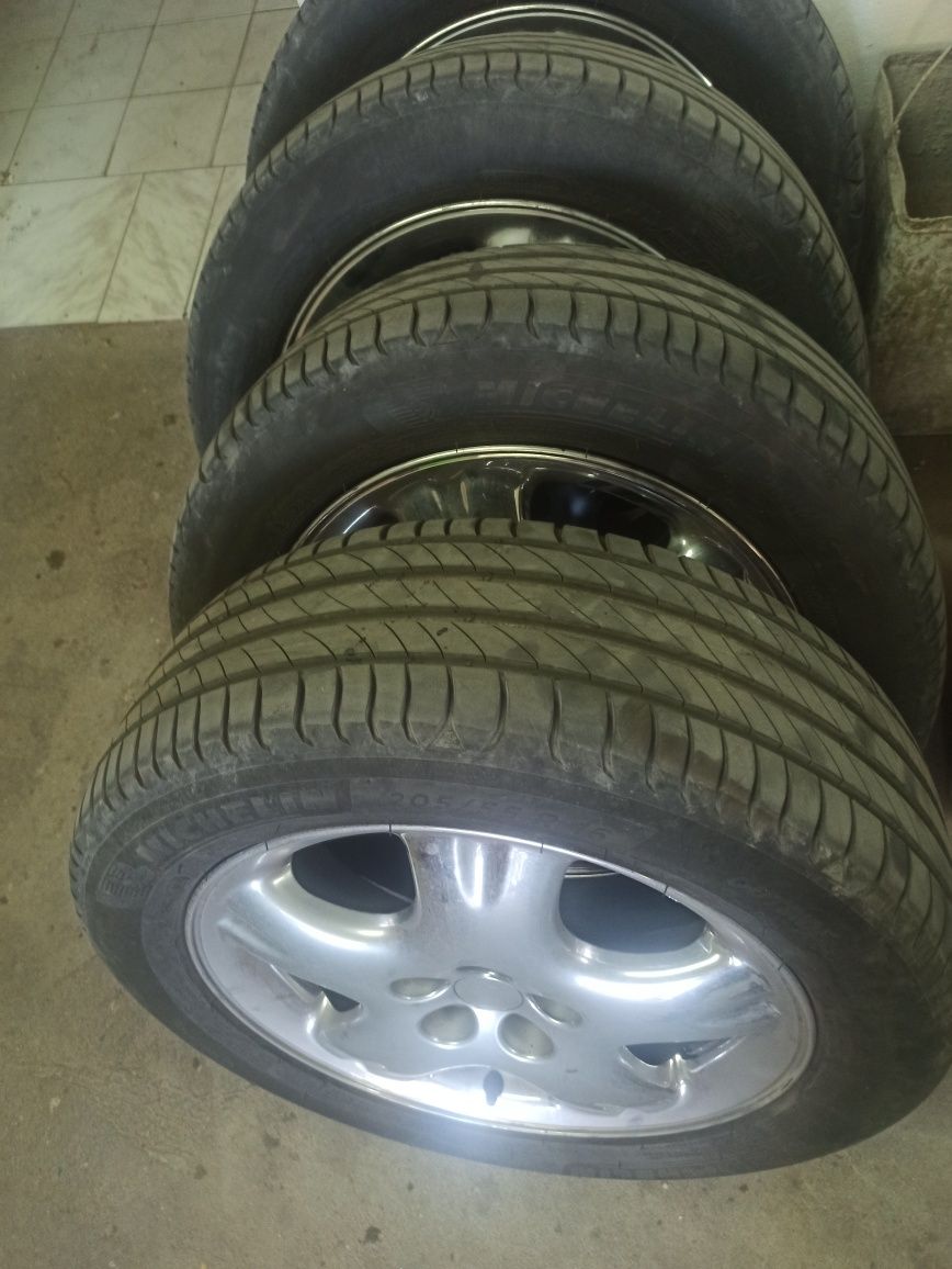 Гуми MICHELIN с джанти Chrysler 4бр