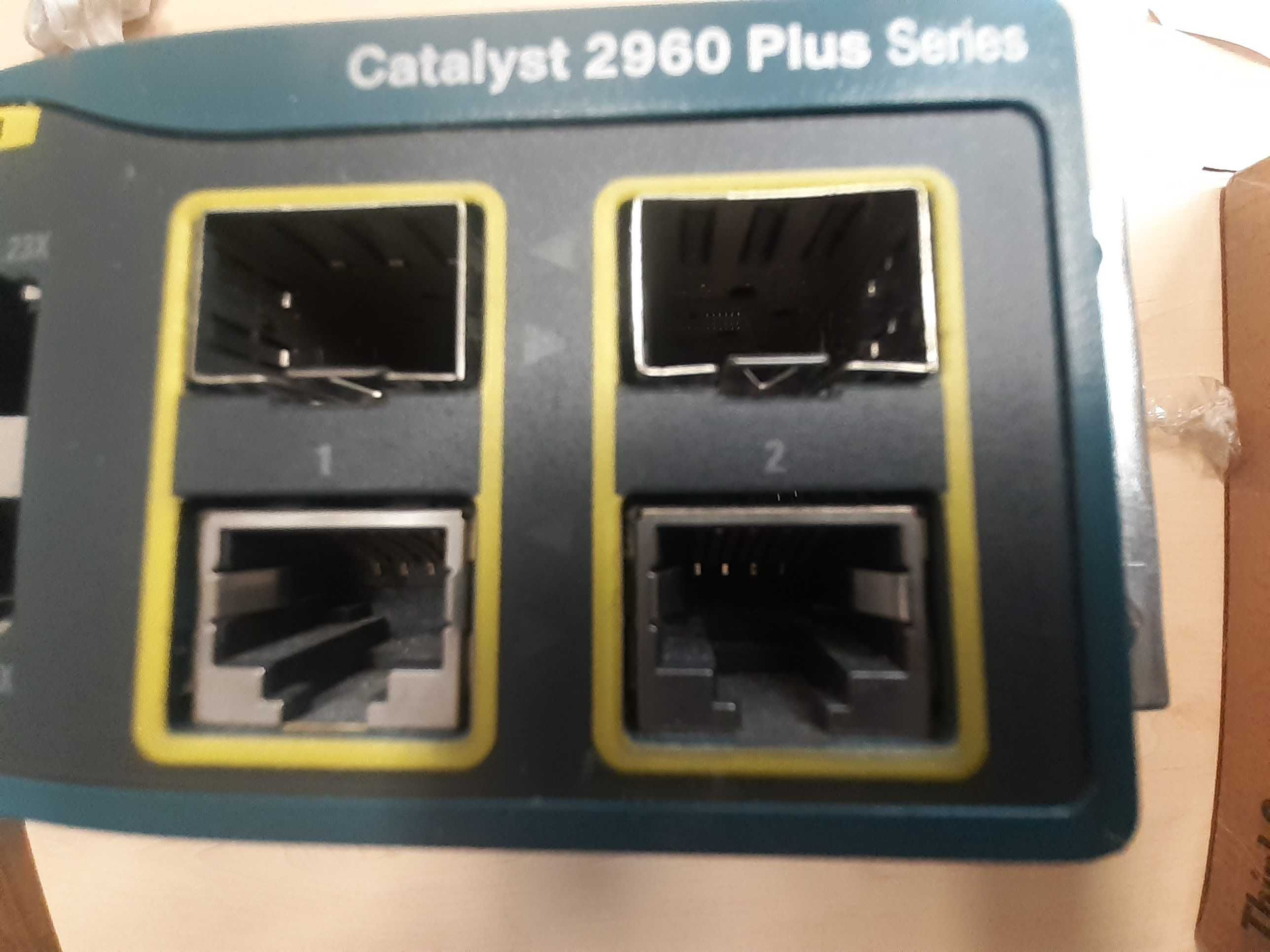 Switch 24 porturi Catalyst 2960 Plus Series
