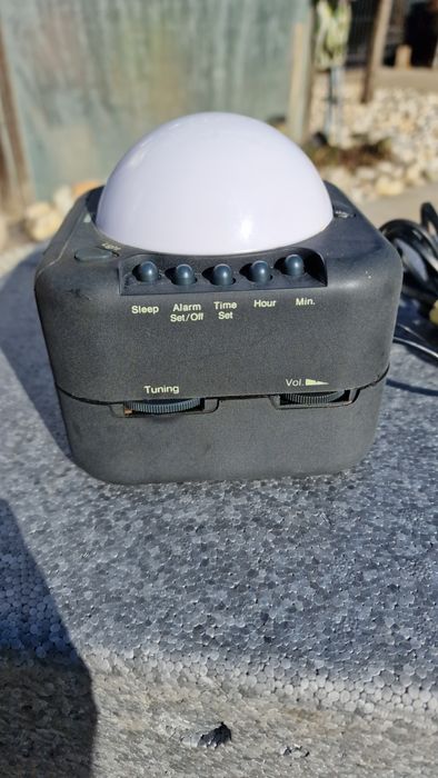 Ceas digital cu radio și lumini funcțional