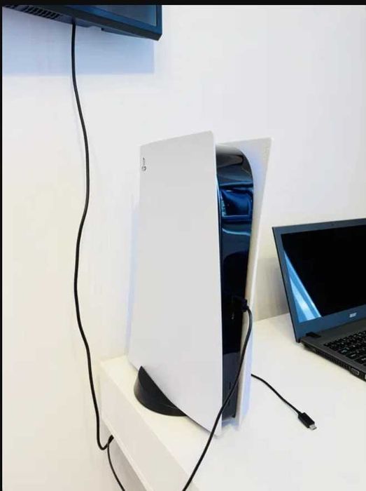 PS5 cu 3 manete ca nou