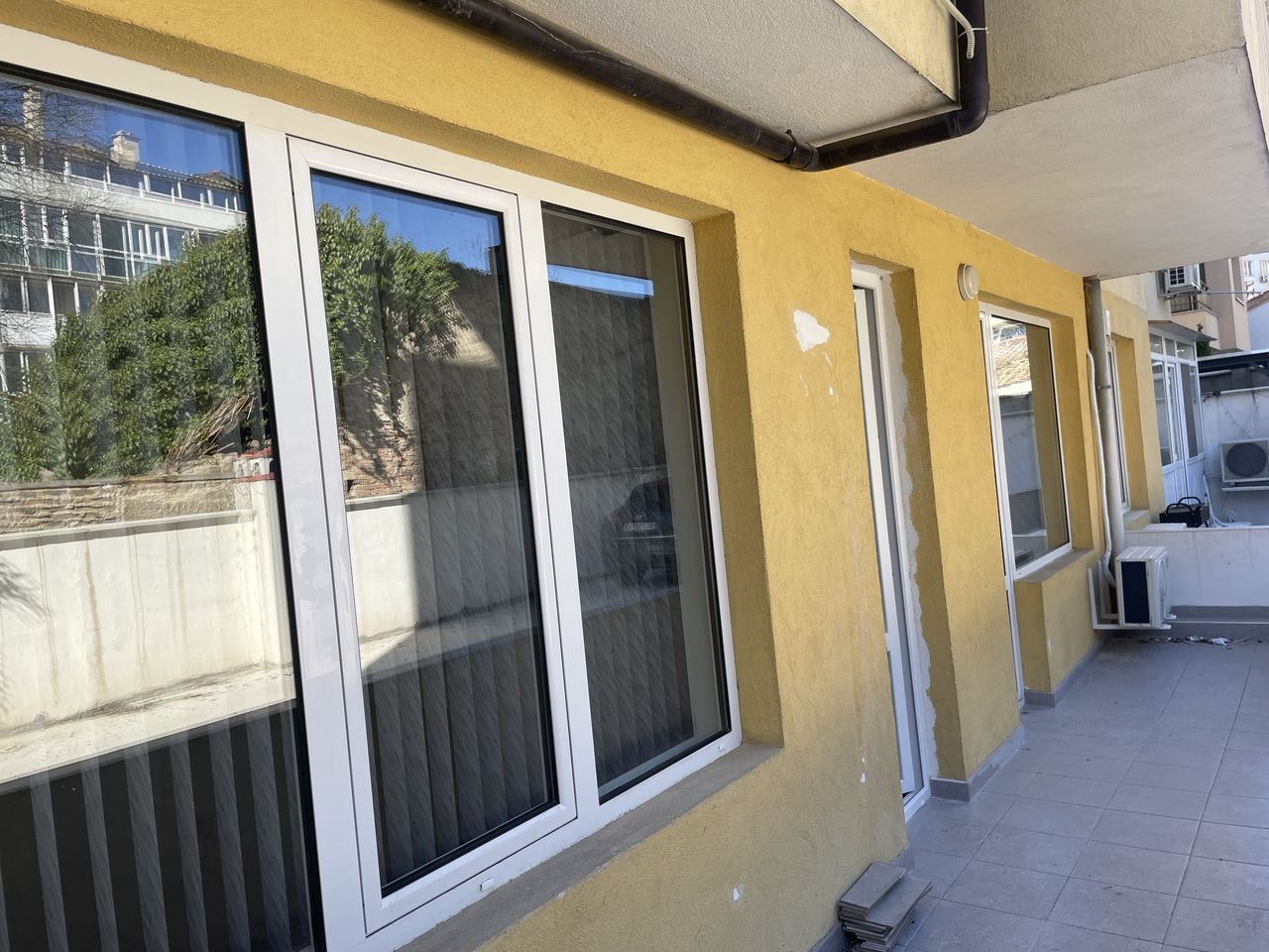 Дава се под наем Двустаен апартамент в Варна, Център - 55 кв.м за 331.5 € - Снимка #4