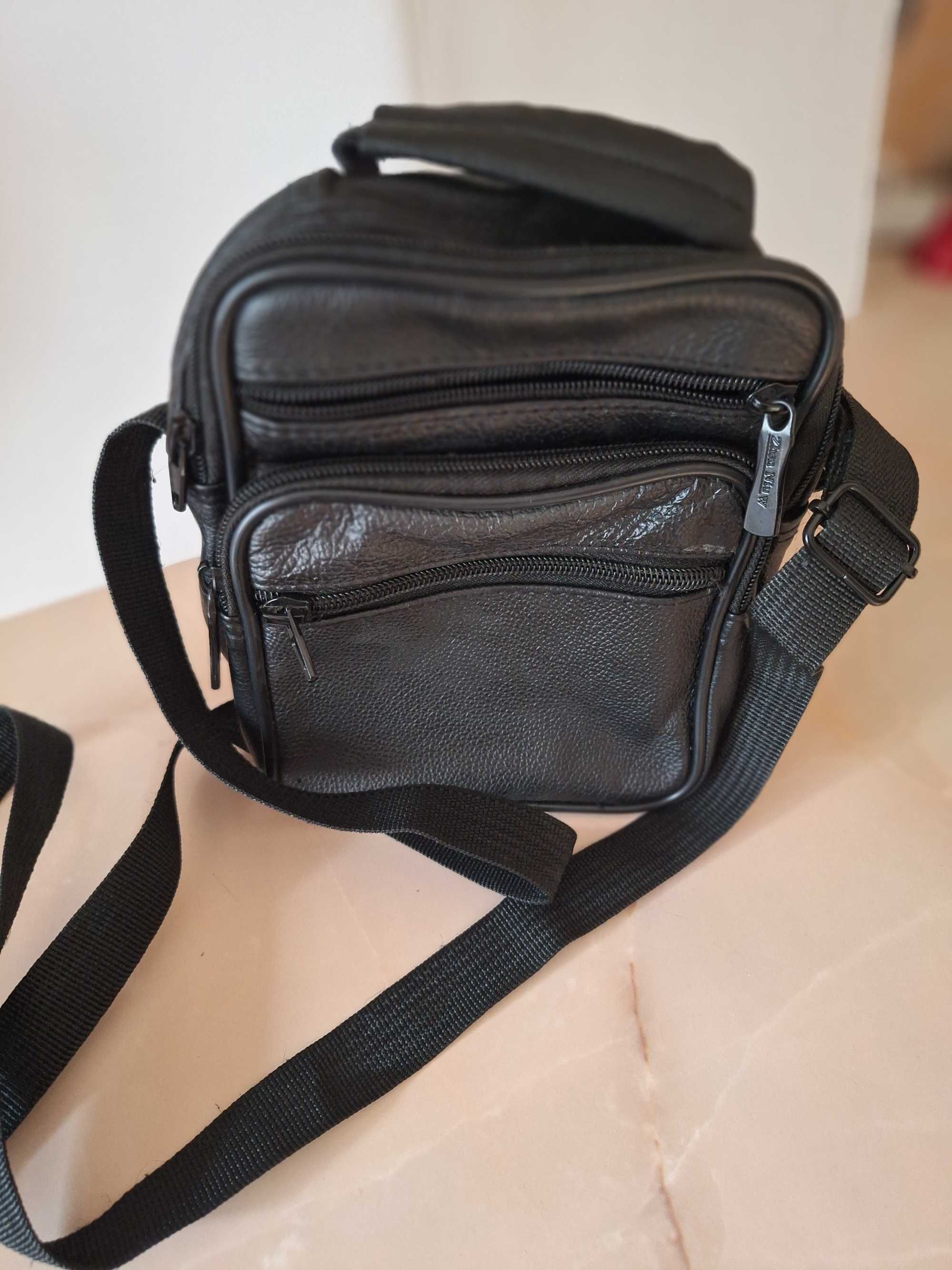 Vand borseta din piele neagra .