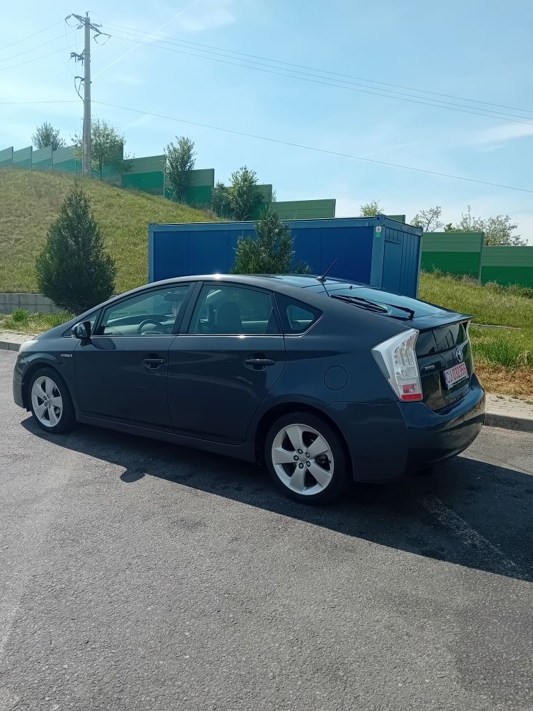 Vând Toyota Prius3 hibrid an 2010 euro5 RAR efectuat 5300euro neg