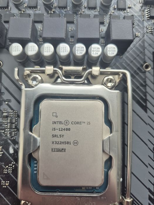 Процессор Intel I5 12400 с материнской платой и ОЗУ 8 gb