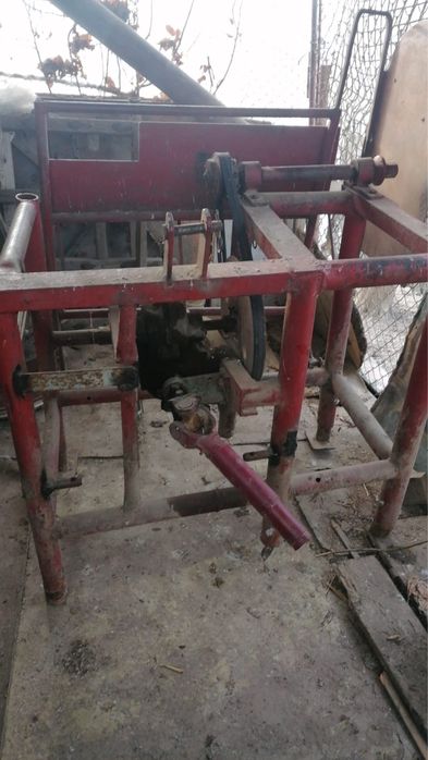 Circular taiat lemne tractor