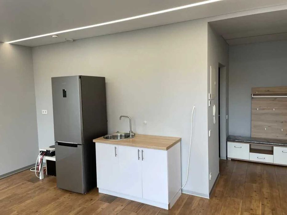 Дава се под наем Тристаен апартамент в София, Зона Б-18 - 100 кв.м за 765 € - Снимка #3